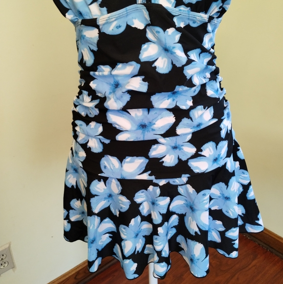 NWT COCOPEAR Women's Shaping Body One Piece Swim Dress Floral Tummy Control Sz S - Picture 4 of 16